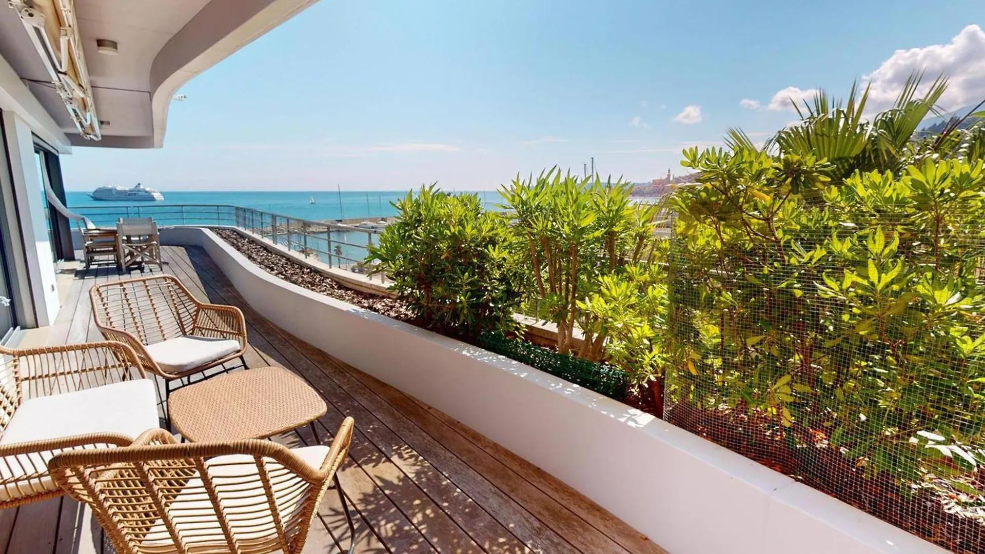 Magnifique 3P Face Mer Avec Terrasse De 46M² Et Parking Prive - Fr-1-196-250 Menton
