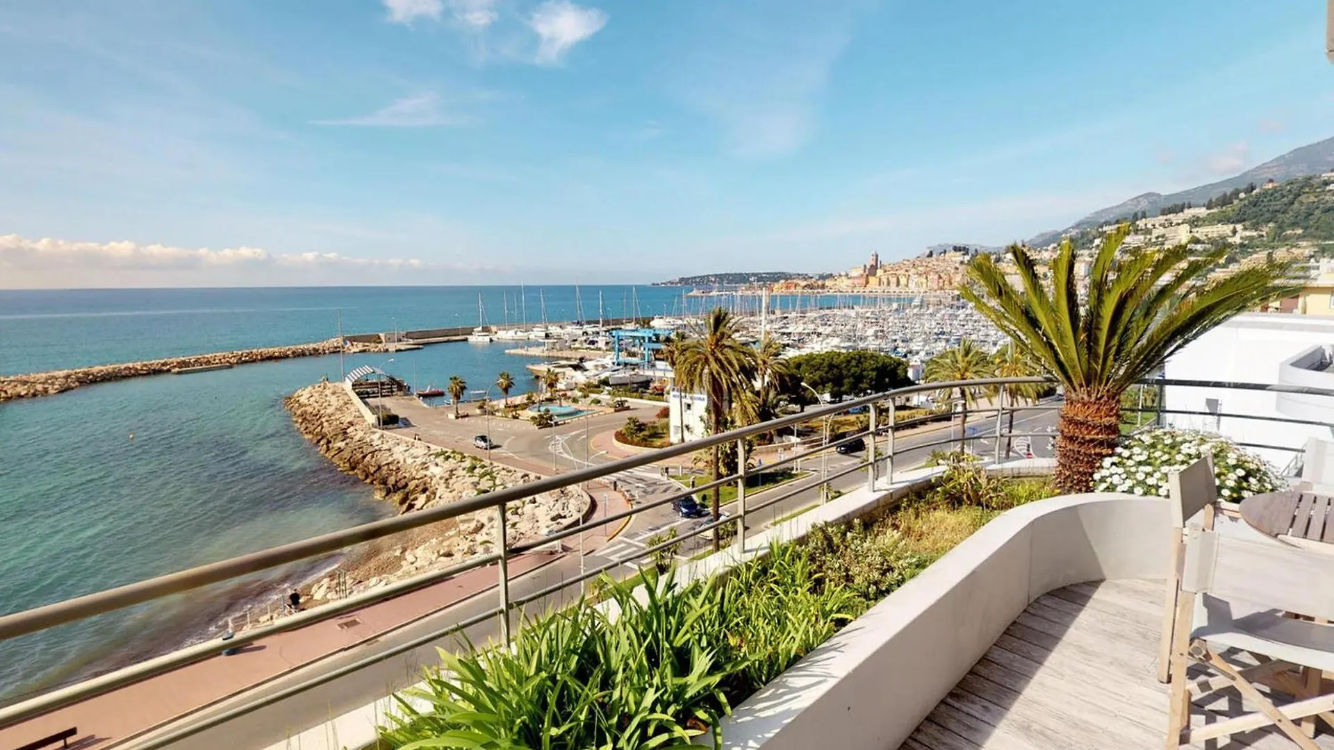 Magnifique 3P Face Mer Avec Terrasse De 46M² Et Parking Prive - Fr-1-196-250 Menton