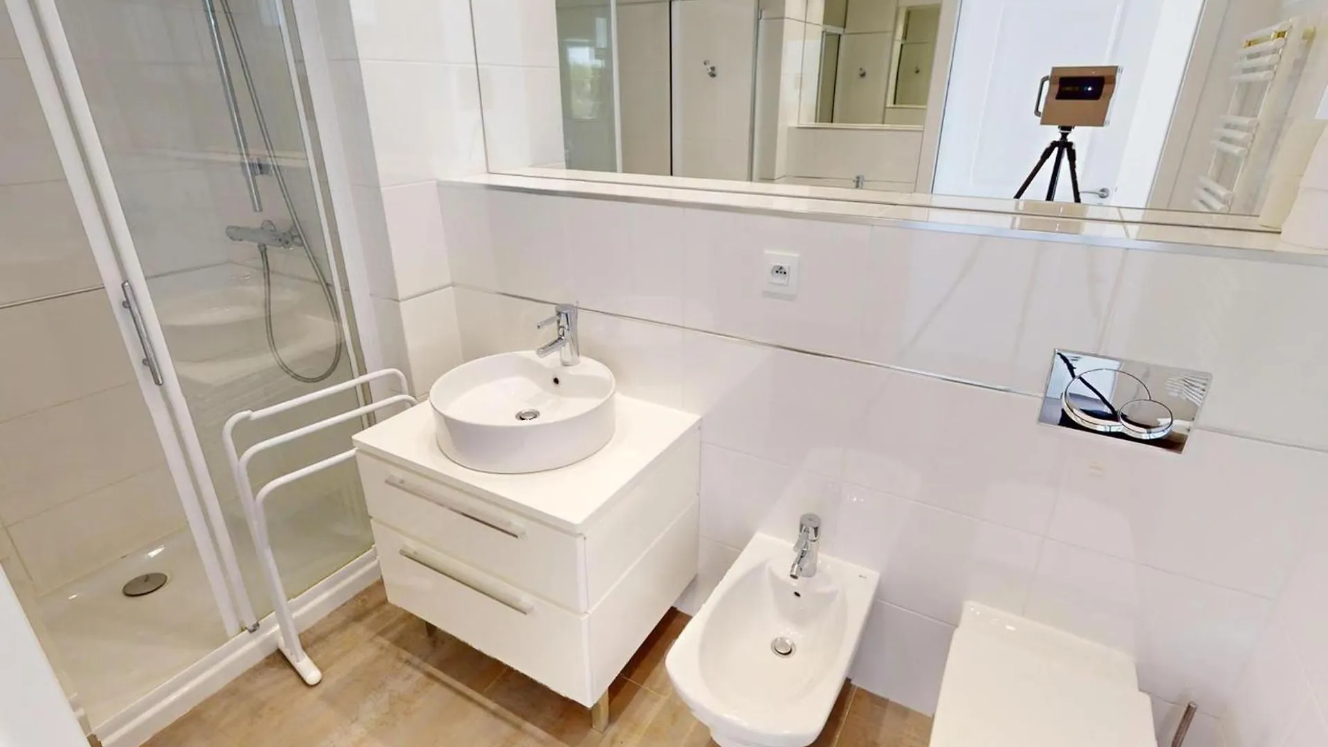 Magnifique 3P Face Mer Avec Terrasse De 46M² Et Parking Prive - Fr-1-196-250 Menton